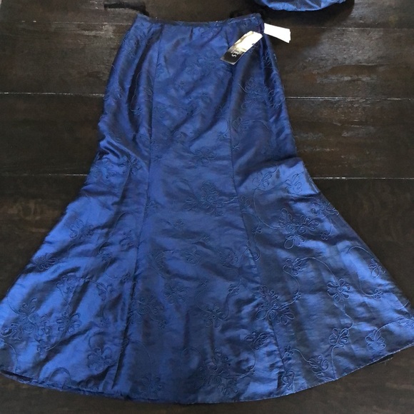 3 piece embroidered taffeta skirt, jacket & top - Picture 4 of 8